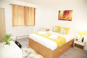 Deluxe 4-bed House Close2 Wembley Stadium - Image 4