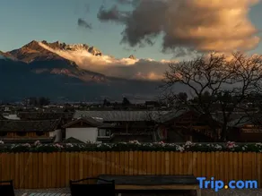 Snow·Wanfeng Valley | Golden Peak View·Snow Mountain View Villa (Baisha Ancient Town Branch - Image 5