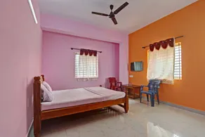 Royal Comforts by OYO Rooms - Image 4