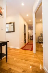 Sunny spacious 2 bed plus den MBTA mins to Boston - Image 4