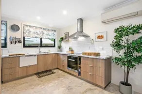 The Snug Premium 1BR Self Contained Apartment FREE Netflix - Image 2