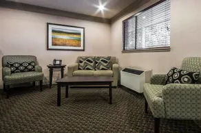 Econo Lodge - Image 5