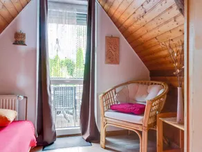 Gorgeous Holiday Home with Balcony, Garden Furniture, Grill - Image 3