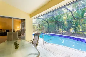 Serene & Attractive Heated Pool Spa Home - Image 2