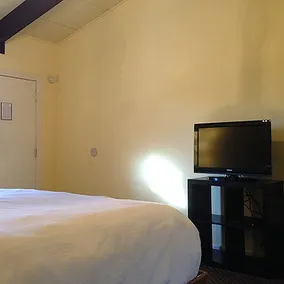 Bethpage Motel - Image 3