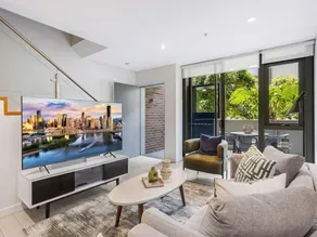 Modern 2-storey Apartment - Q Stay - Image 3