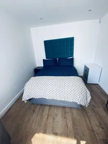 Inviting 5 bed House in Manchester - Image 4