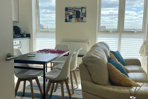 Modern Apartment All Amenities Greater London - Image 2