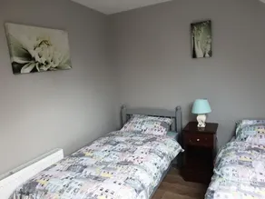 Captivating 3-Bed House - Image 3