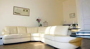 Classic Central Apartment - Image 2