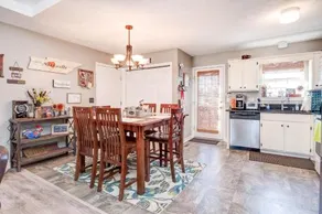 720 Veneta View Home - Image 4