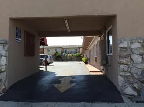 El Don Motel - Image 5