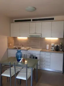 Bessie's Seaside Apartments - Image 5