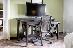Buena Park Hotel & Suites - Image 2