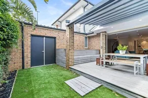 Spacious Luxury Hampton Home Park Front - Image 3