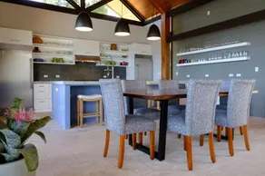 WHALE'S TAIL OCEAN VIEW LUXURY SUITES - Image 3