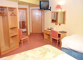 Durkin’s Bar Restaurant & Accommodation - Image 2
