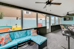Groovy Funhouse Getaway 4 bdrm near Legoland - Image 2