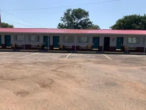 Budget Inn - Image 4