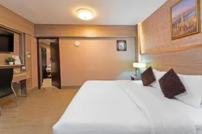OYO 338 Transworld Hotel - Image 2