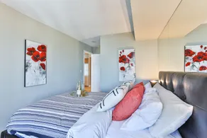 Entertainment District Modern Condo - Image 3