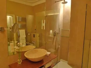 Garden Suite Centre - Image 2