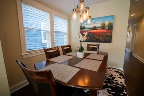 Roscoe Village Guesthouse - Image 2