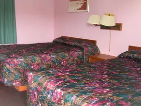Glen Motel Utica - Image 3