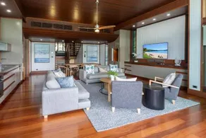 Yacht Club Villa - Image 3