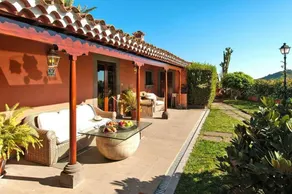 Luxurious Villa Oasis in Santa Brigida - Image 5