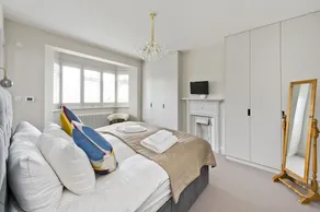 Wonderful Family Home With Garden Near Twickenham by Underthedoormat - Image 3