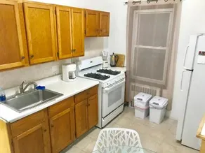 Adria's Ozone Park Apartment - Image 2