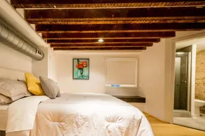 LazyKey Suites Stylish 2BD Loft in the Heart of Old City - Image 2