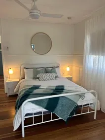 Entire Beach House on Bribie Island - Image 2