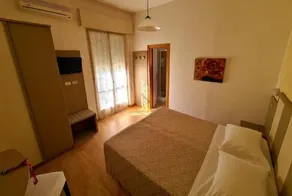 Hotel Camelia - Image 4