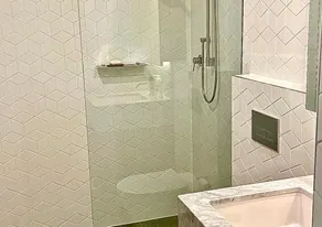 Sydney Cosmopolitan CBD Apartment - Image 2