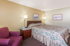 Super 8 by Wyndham La Vale/Cumberland Area - Image 5