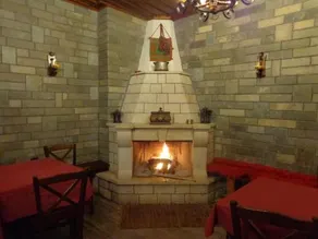 Alonaki Guesthouse - Image 4