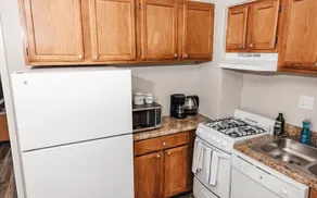 Convenient Apt W/shopping, Dining & Freeways - Image 4