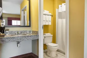 Holiday Inn Express Calera (I-65 Exit 231) - Image 2