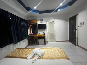 S.A.M Amber Hotel - Image 4