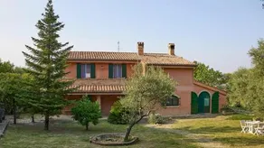 Villa Regno: elegante villa con piscina immersa nel verde - Image 2