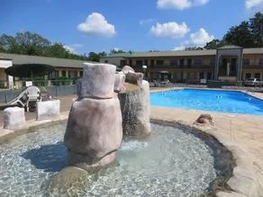 Kings Inn Hot Springs - Image 2
