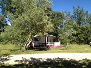 Camping Château de l'Eouvière - Image 2