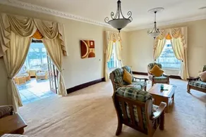 Summer Sale! Beakstown House Luxurious 5-bed Villa - Image 3