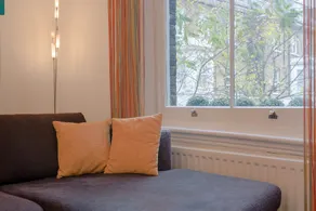 Spacious Apartment In Kensington - Image 4