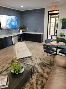 South Charlotte s Cozy & Modern - Image 2