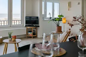 Stylishly refurbished family apartment with stunning sea view - Image 3