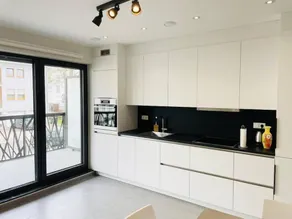 Luxury New Flat with Terrace & Parking - Image 5