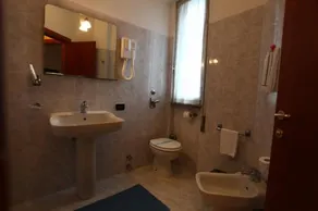 Hotel Lincoln - Image 2
